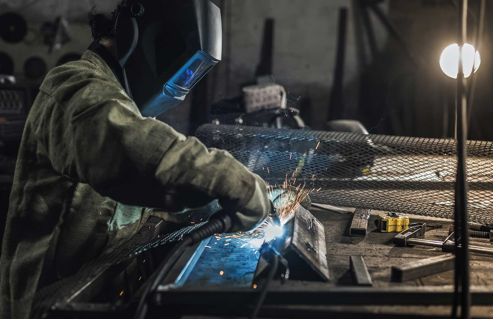 side-view-of-welder-in-protective-work-wear-workin-FZTC62W